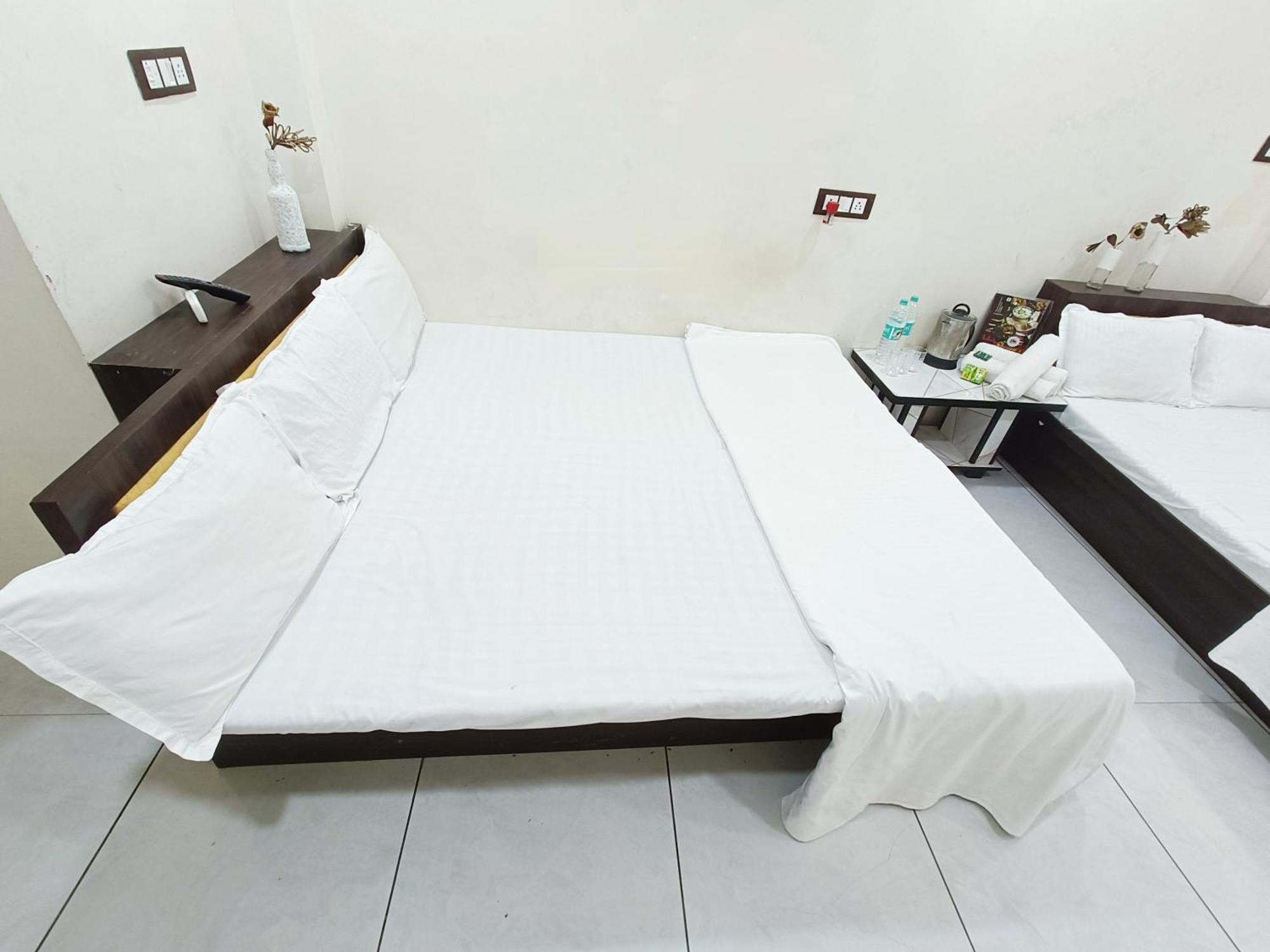 Ginger Hotels Ujjain Tower Kshipra Inn-Family Stay Airconditioned Hotel 外观 照片
