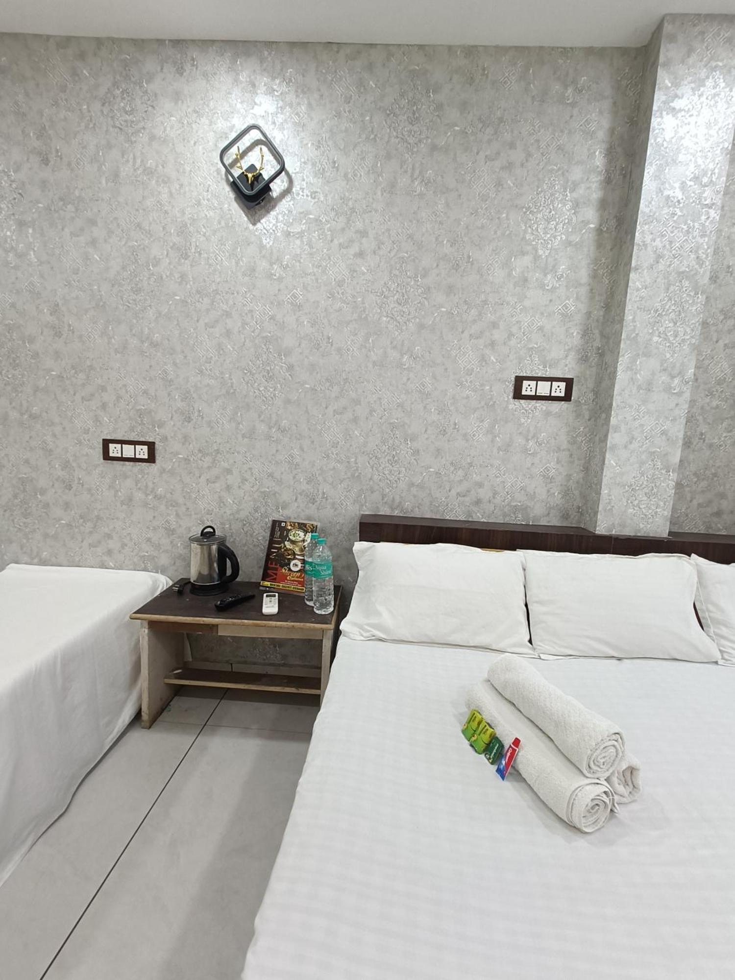 Ginger Hotels Ujjain Tower Kshipra Inn-Family Stay Airconditioned Hotel 外观 照片