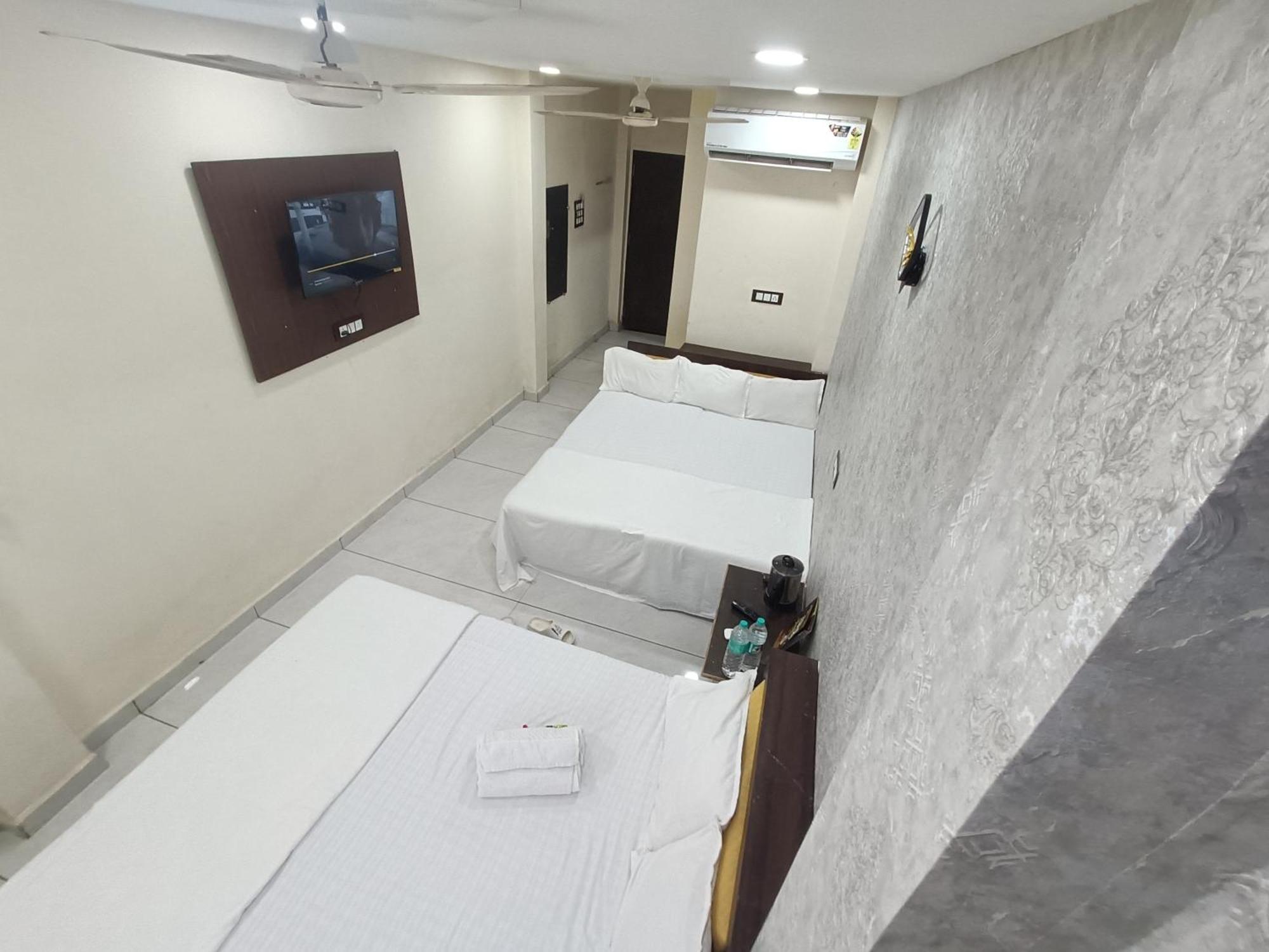 Ginger Hotels Ujjain Tower Kshipra Inn-Family Stay Airconditioned Hotel 外观 照片